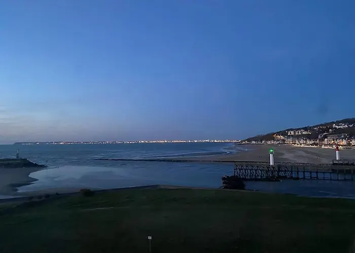 Deauville, Superbe F4 - Marina - Double Expo Vue Rare ! * Deauville